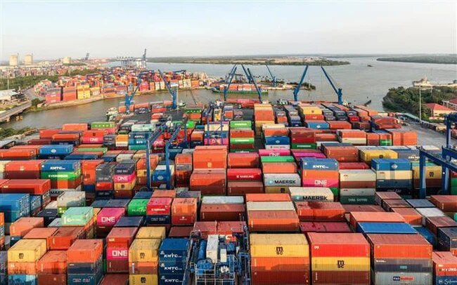 Khẩn cấp cứu hàng hoá ùn tắc tại cảng Cát Lái, đề nghị giảm giá lưu container, lưu bãi