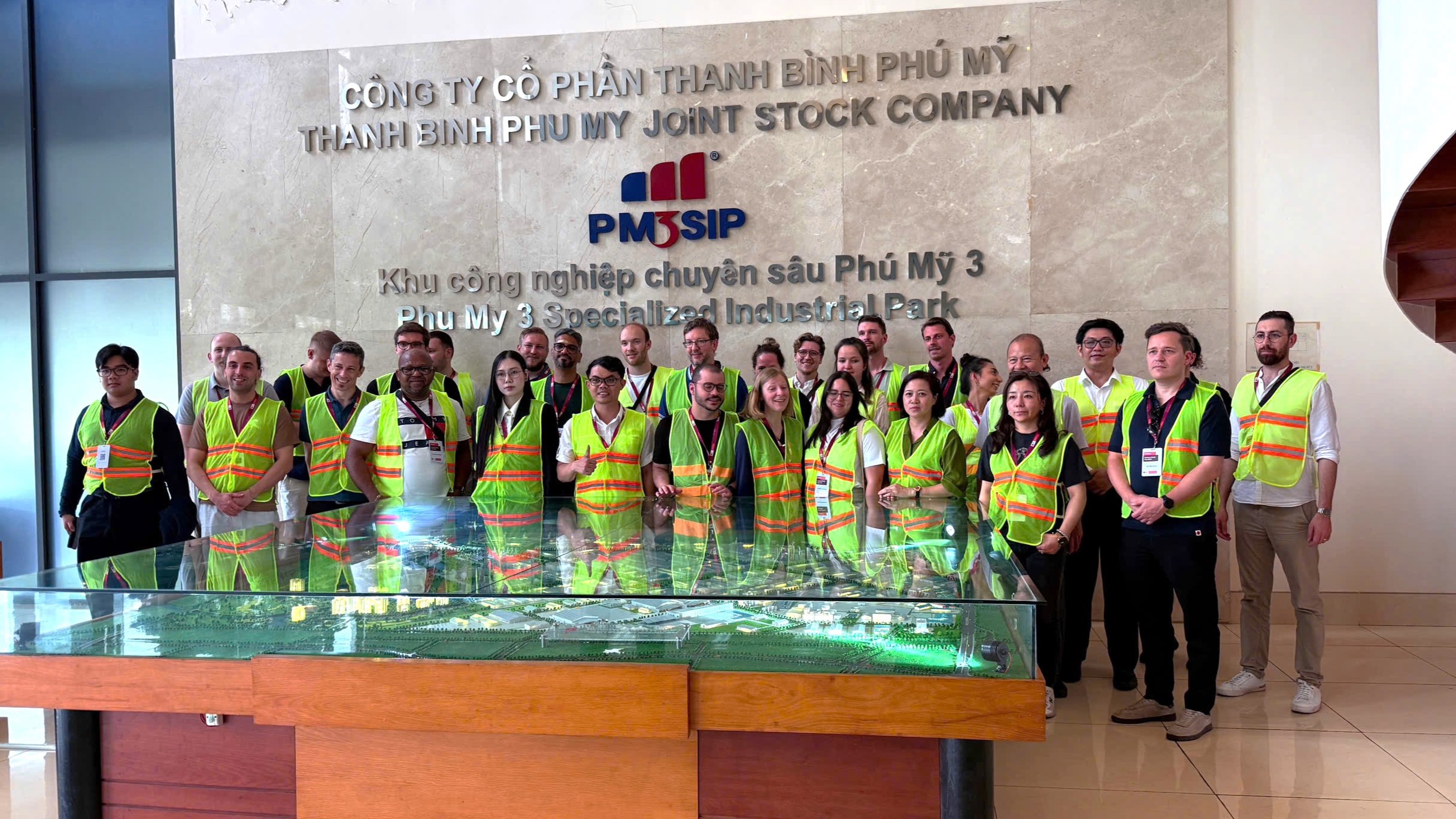 KHU CÔNG NGHIỆP CHUYÊN SÂU PHÚ MỸ 3 VINH DỰ LÀ ĐIỂM DỪNG ĐÓN TIẾP ĐOÀN CÔNG TÁC QUỐC TẾ TÌM HIỂU HOẠT ĐỘNG LOGISTICS, HỆ SINH THÁI KHU CÔNG NGHIỆP CẢNG BIỂN TẠI PHƯỜNG PHÚ MỸ, TP.HCM