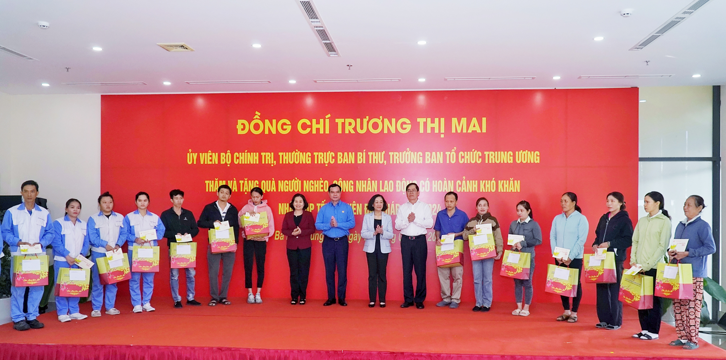Ủy viên Bộ Chính trị, Thường trực Ban Bí thư Trương Thị Mai, thăm, tặng quà Tết công nhân Bà Rịa - Vũng Tàu